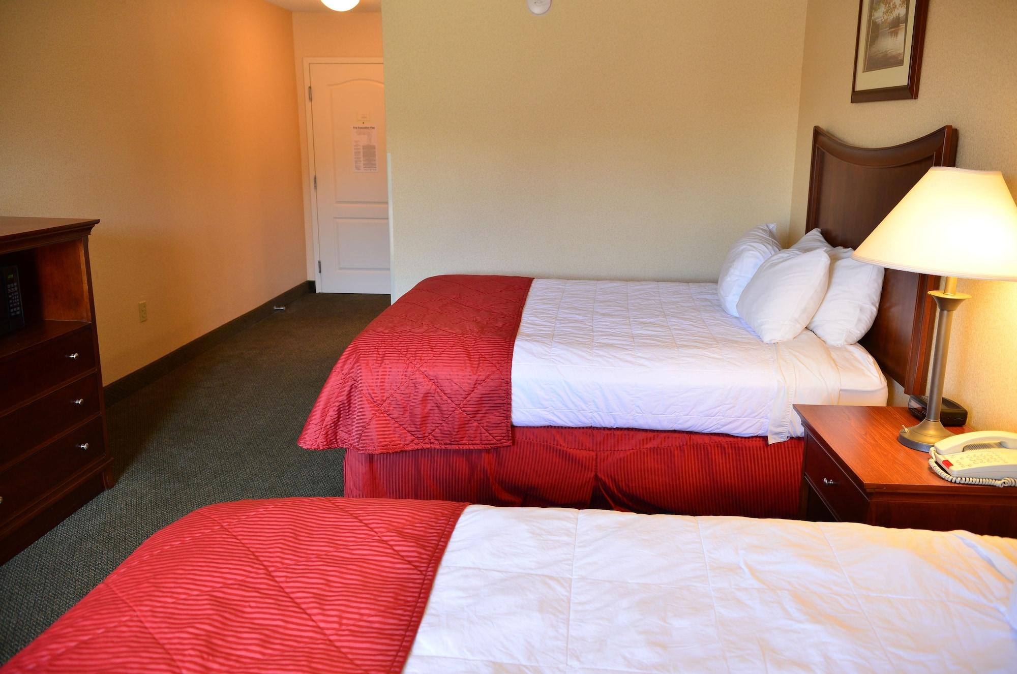 Clarion Inn & Suites At The Outlets Of Lake George Ngoại thất bức ảnh