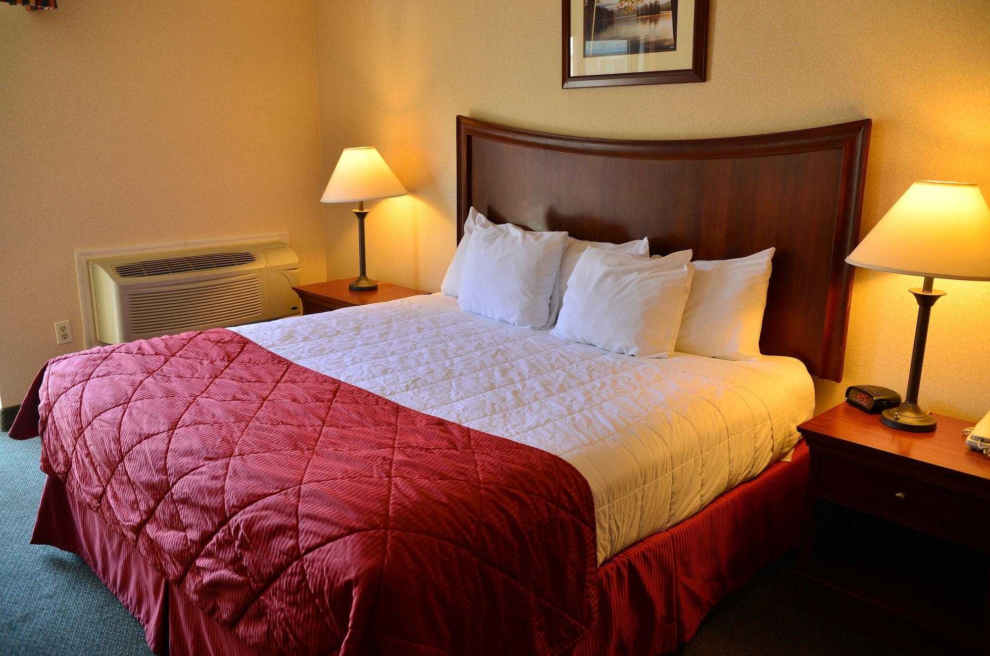 Clarion Inn & Suites At The Outlets Of Lake George Ngoại thất bức ảnh