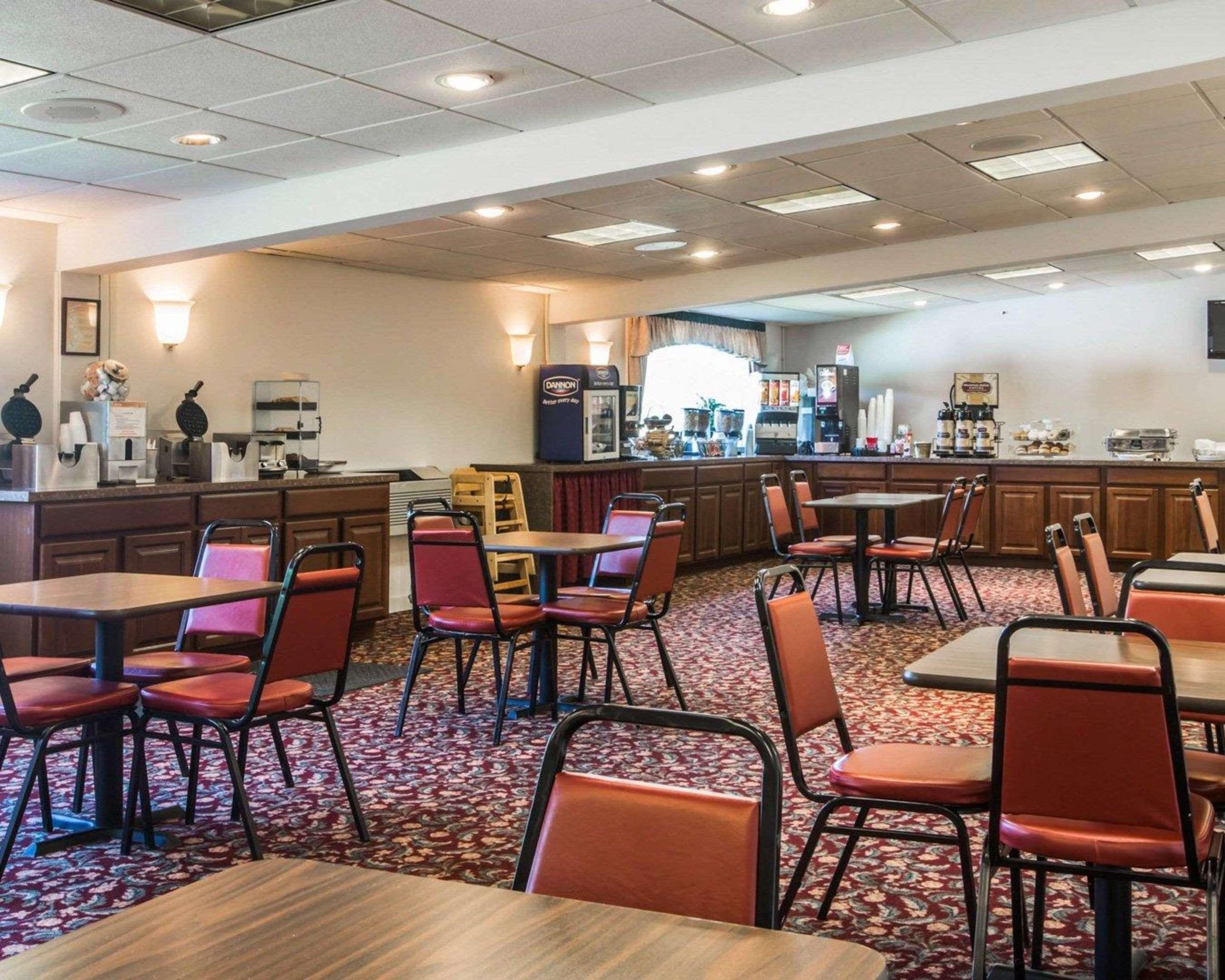 Clarion Inn & Suites At The Outlets Of Lake George Ngoại thất bức ảnh