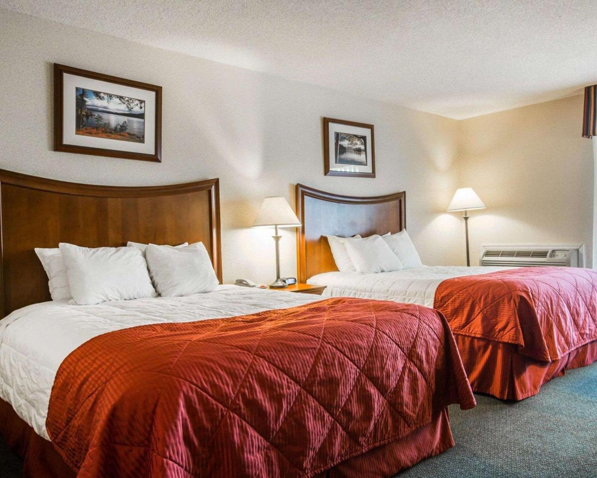 Clarion Inn & Suites At The Outlets Of Lake George Ngoại thất bức ảnh
