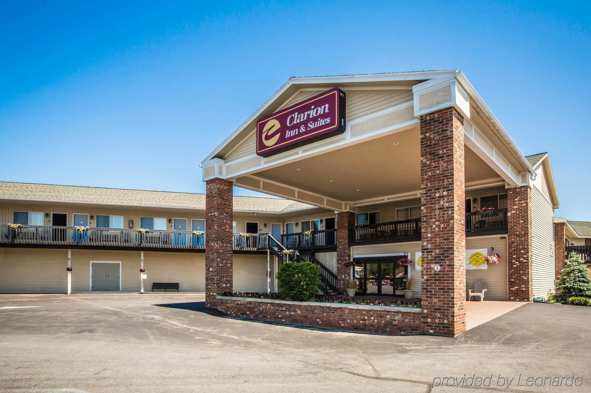 Clarion Inn & Suites At The Outlets Of Lake George Ngoại thất bức ảnh