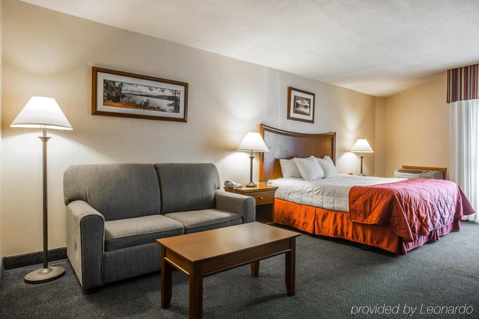 Clarion Inn & Suites At The Outlets Of Lake George Ngoại thất bức ảnh