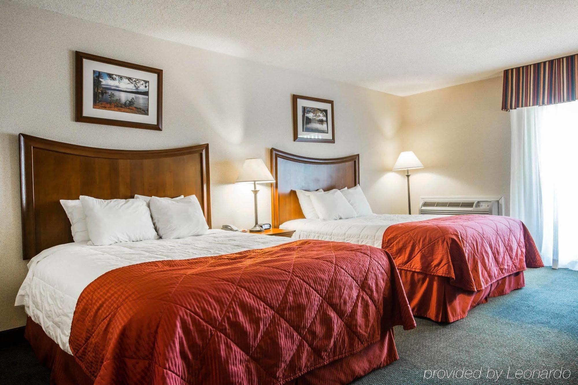 Clarion Inn & Suites At The Outlets Of Lake George Ngoại thất bức ảnh