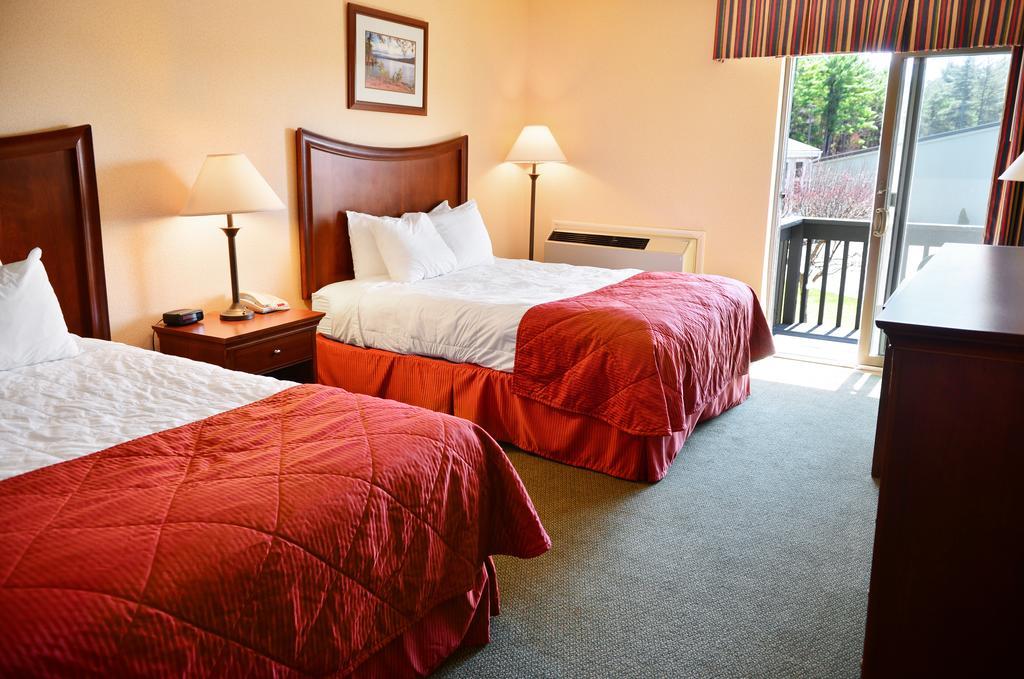 Clarion Inn & Suites At The Outlets Of Lake George Ngoại thất bức ảnh