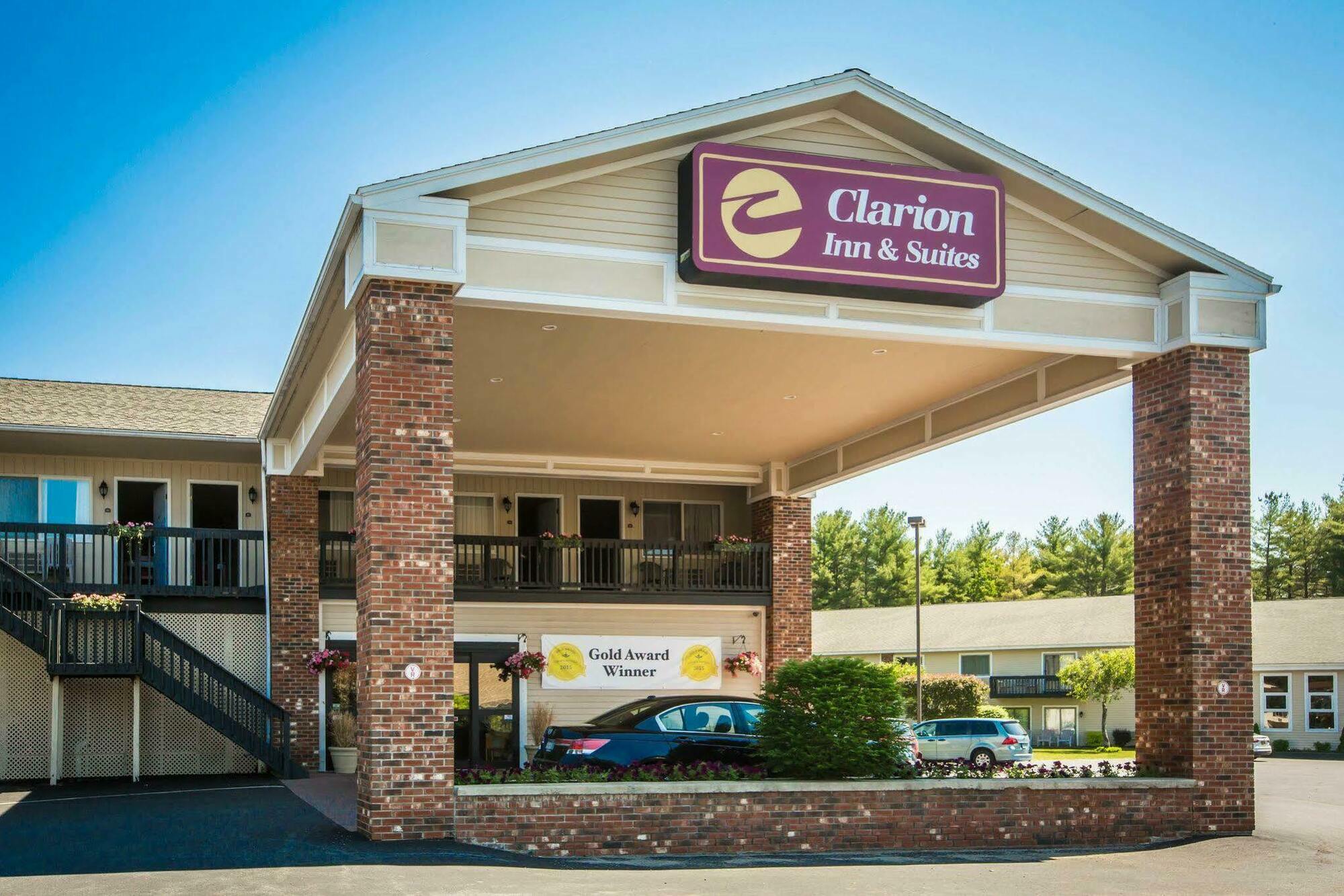 Clarion Inn & Suites At The Outlets Of Lake George Ngoại thất bức ảnh